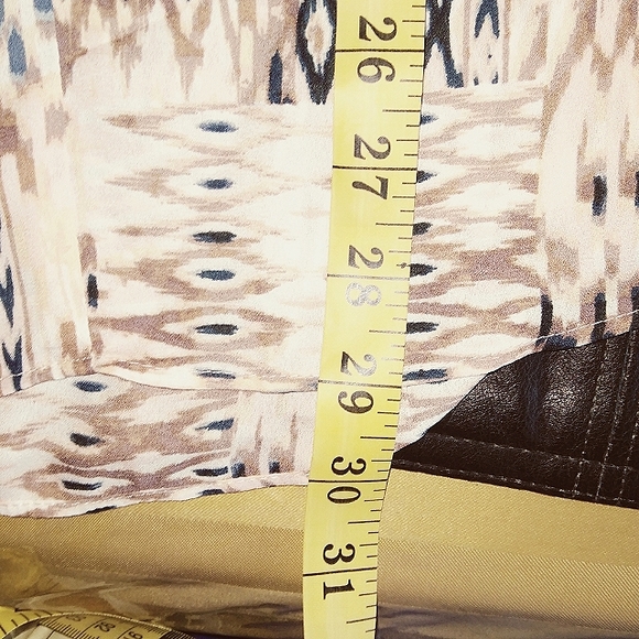 Curations Ikat peach 🍑 ruffle front top XL - Picture 6 of 13